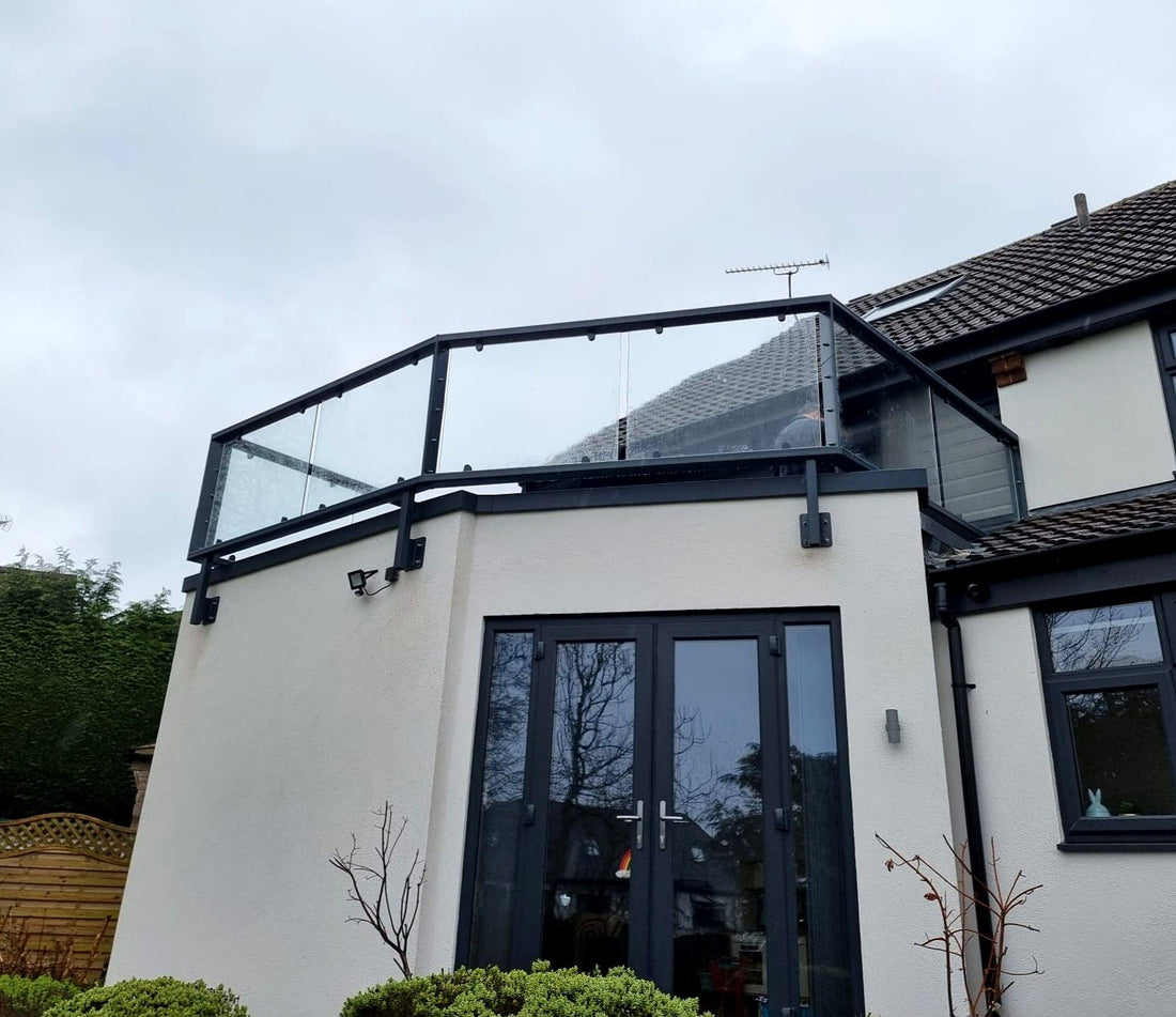Parapet-Wall Glass Balcony Balustrade for an Irregular Balcony - Norton