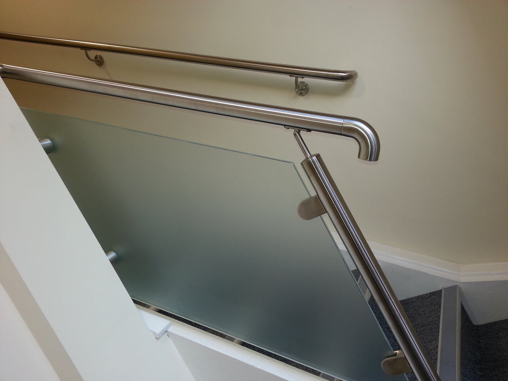 10mm frosted glass infill in a staircase balustrade