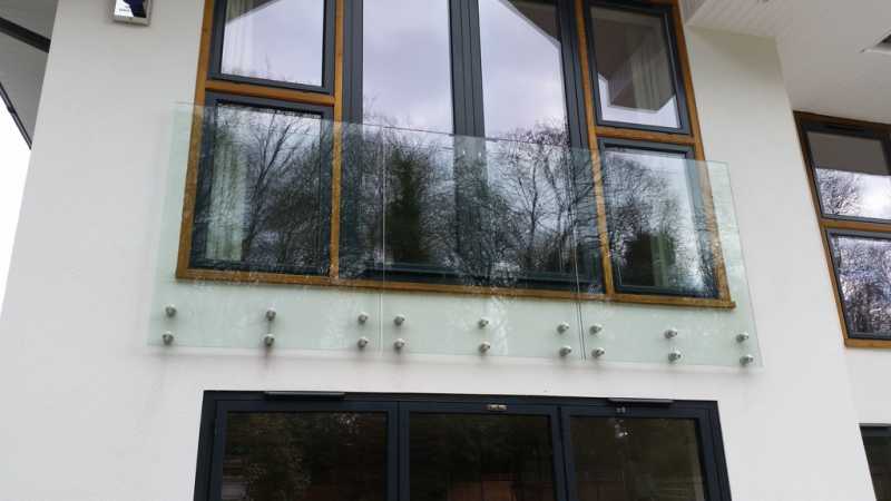 17.5mm laminated glass side fixed to a Juliet balcony opening