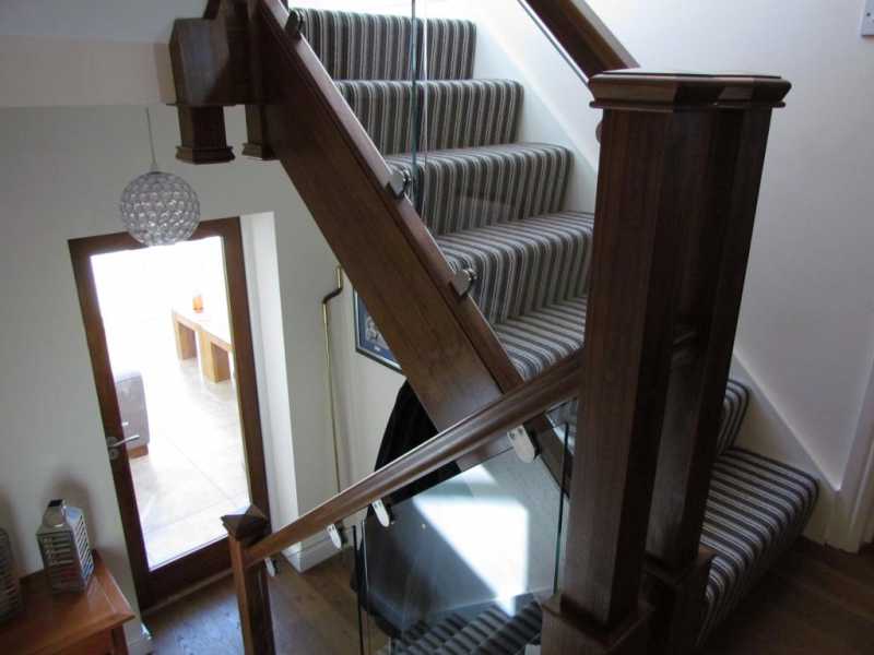 Raking 10mm stair glass fitted to an internal staircase balustrade