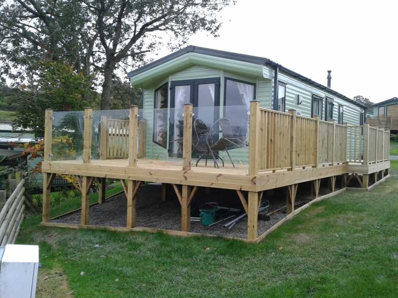 Clamps securing glass panels on a caravan veranda