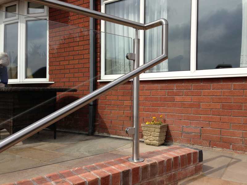 Stainless steel handrail corner detail on a balcony balustrade