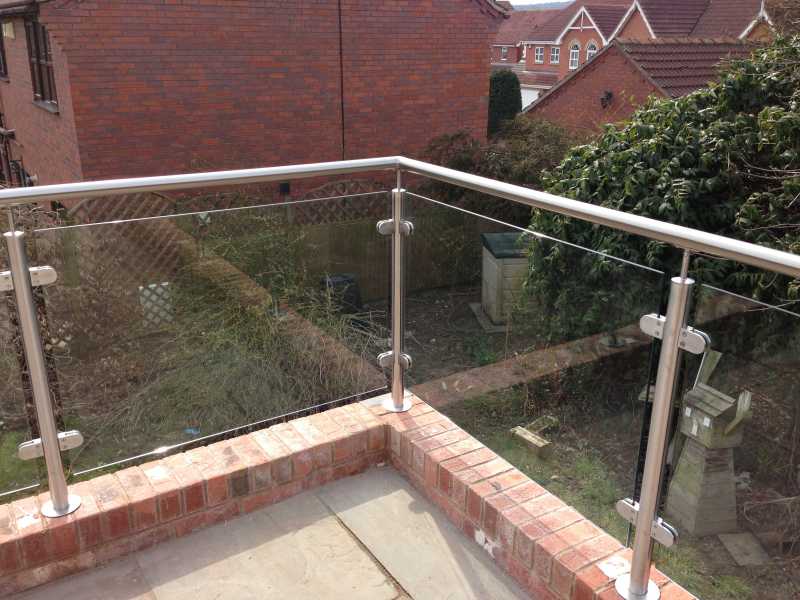 Stainless steel balustrade corner formed with a 90 degree elbow