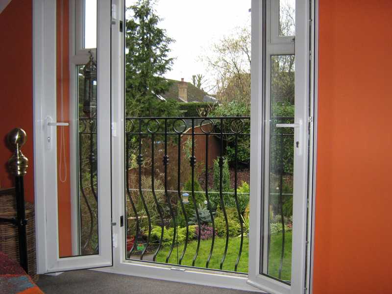 Regency Juliet balcony detail showing the Spanish bow bars with rings