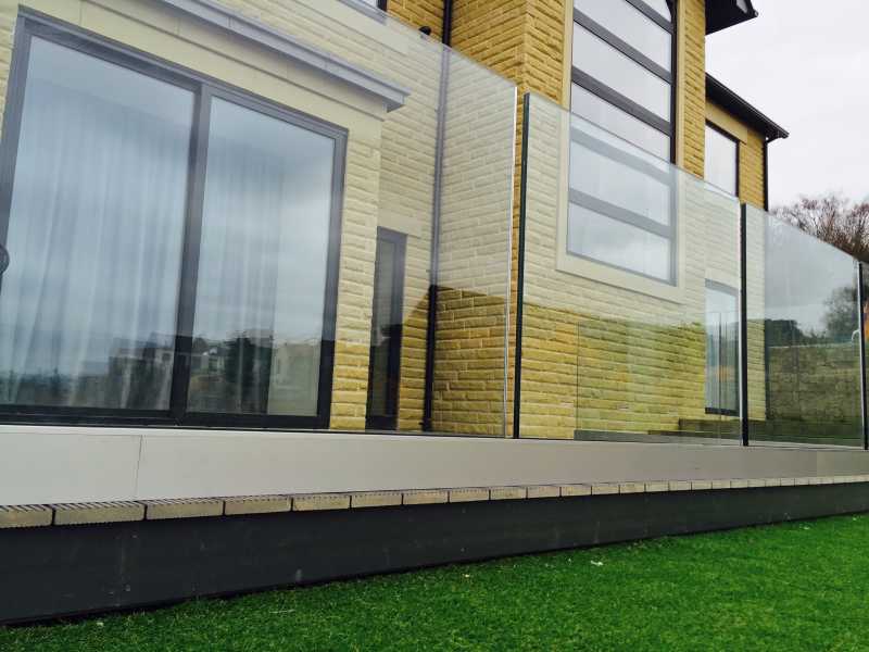 Frameless glass balustrade in base channel
