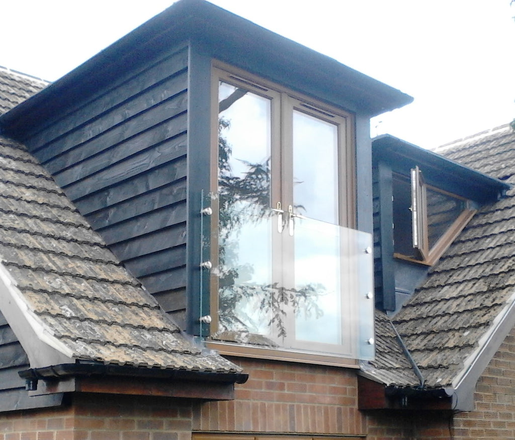 Frameless glass Juliet balcony, side fixed with no rails