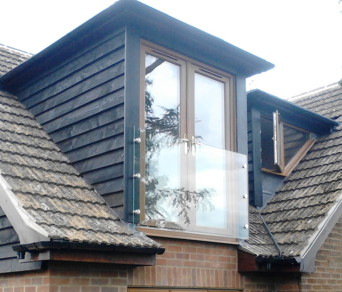 Frameless glass Juliet balcony, side fixed with no rails