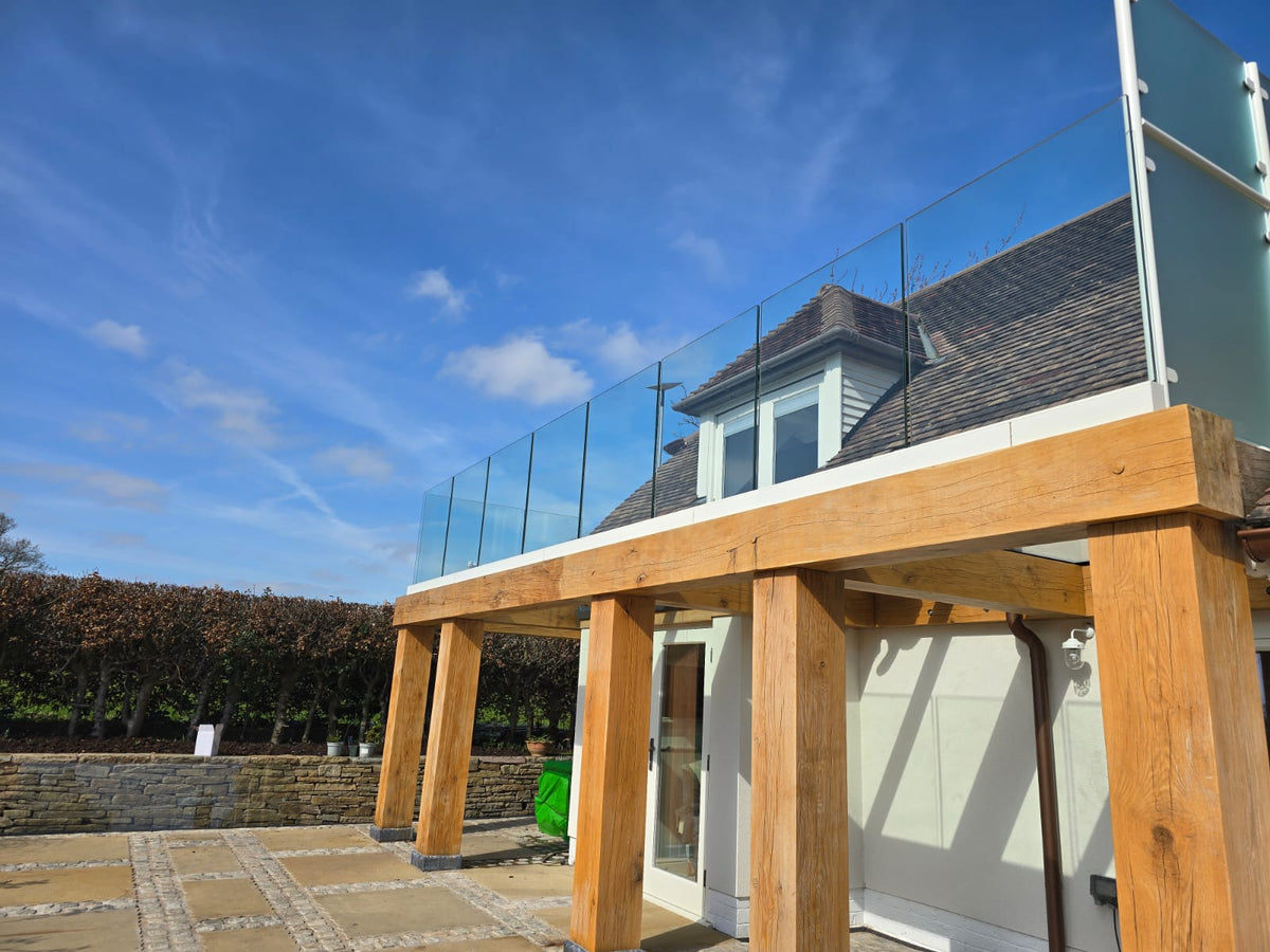 Frameless glass balustrade to a balcony extension