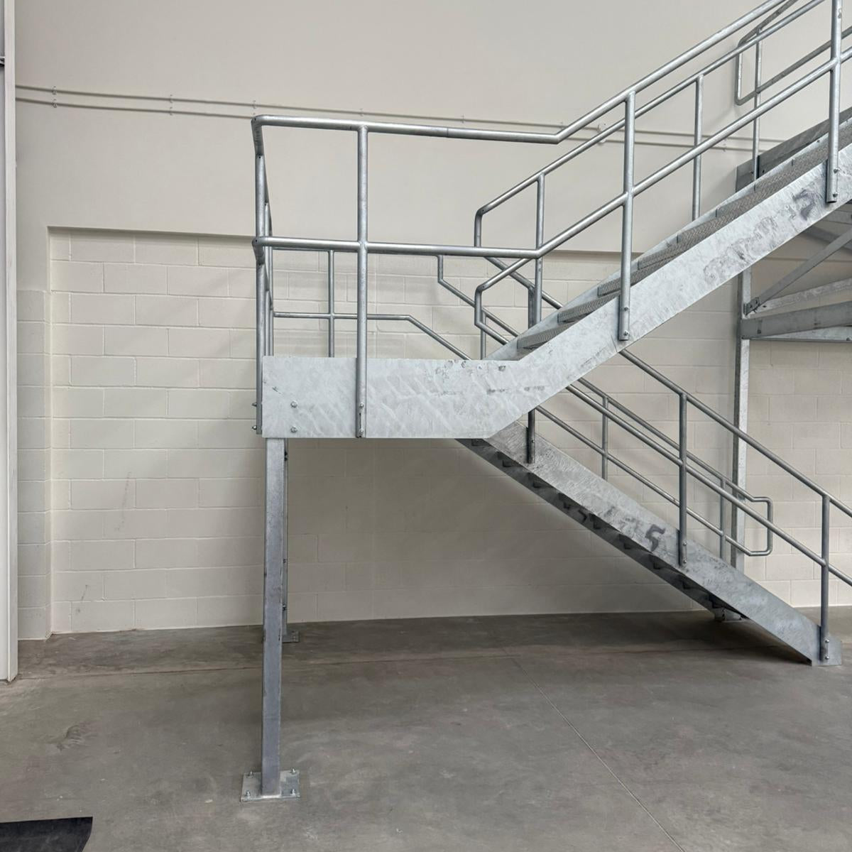 Galvanised staircase with key clamp handrail balustrade