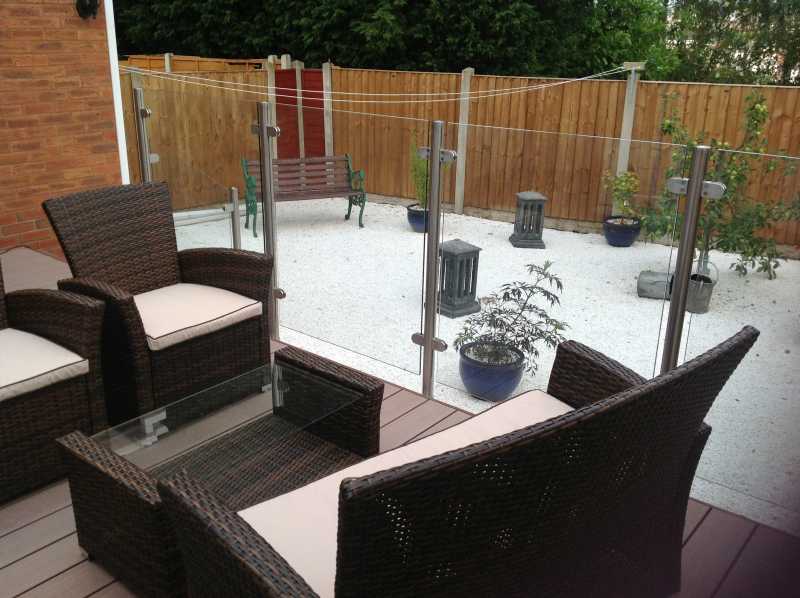 Modern stainless steel and glass screen with no top handrail