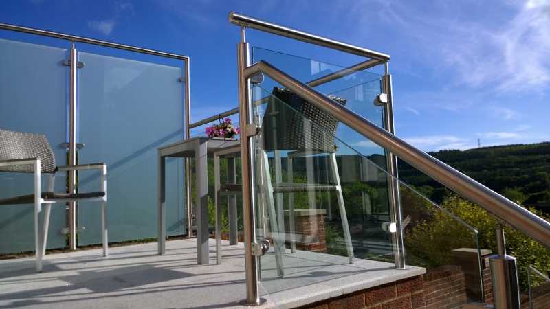 Opaque glass balustrade screen on core drilled stainless steel posts