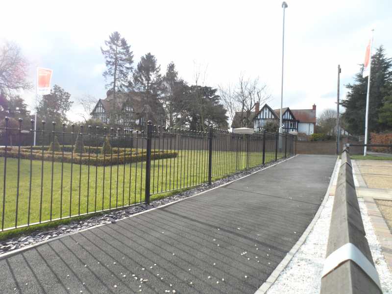 Ball top railings with 30mm ball finials on solid bars