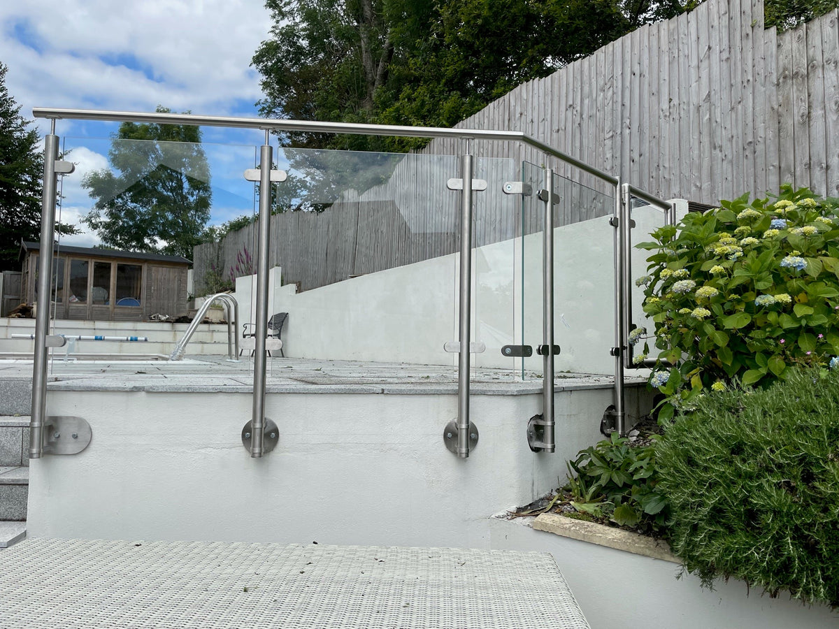 Side fixed mirror polished balustrade