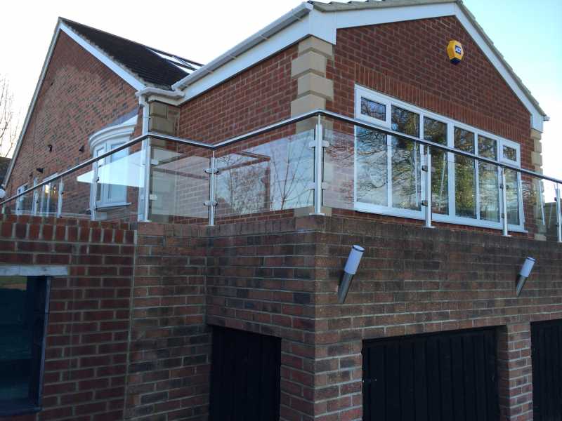 Brushed stainless steel and glass balcony balustrade with 42mm tube handrail