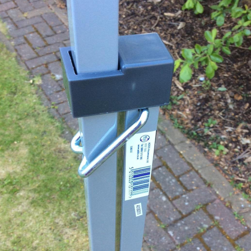 Adjustable aluminium clothes prop extended to full height