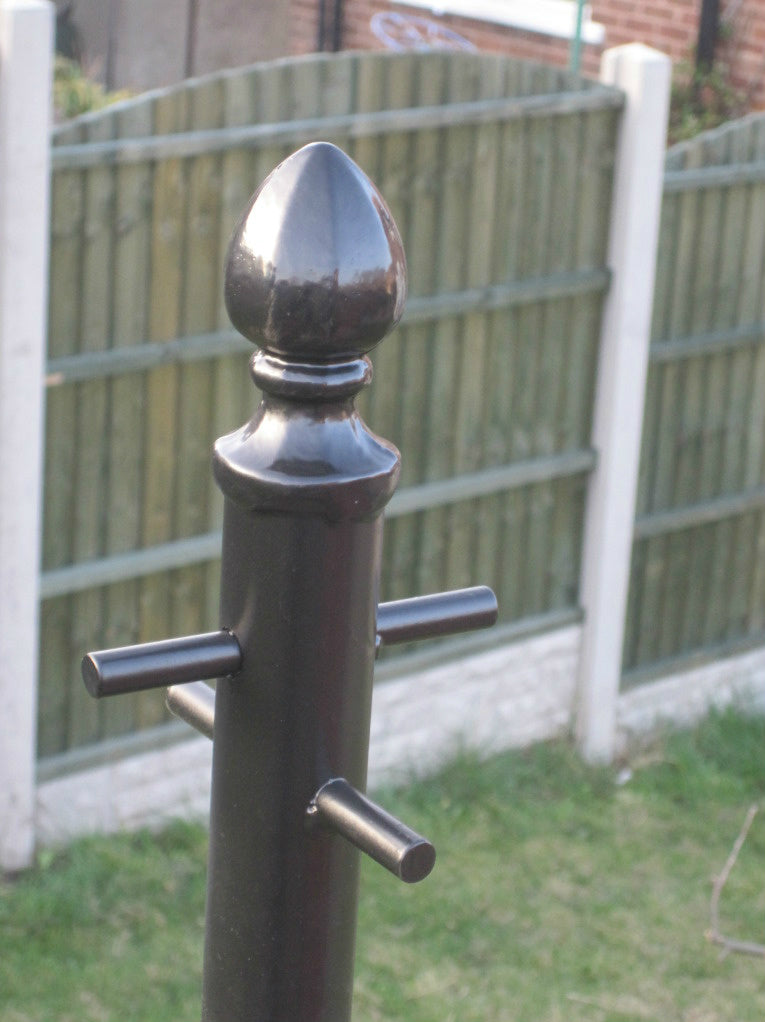 Close up of the decorative acorn finial and solid 12mm round tie-bars on the ornate washing line pole