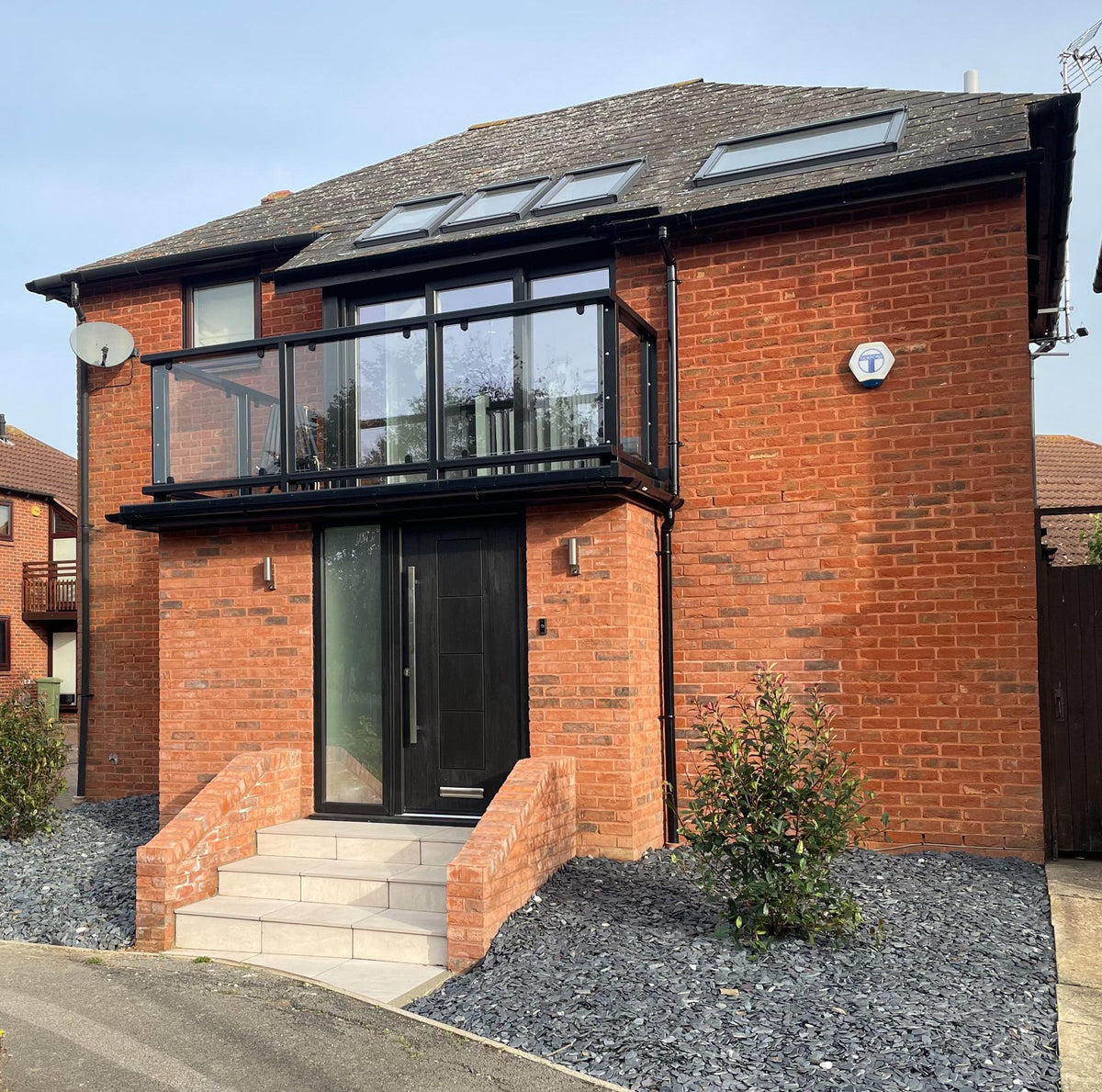 Glass balcony balustrade installed to a cavity wall