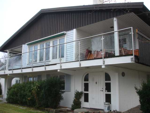 Stainless steel balustrade handrail with a straight tube joint