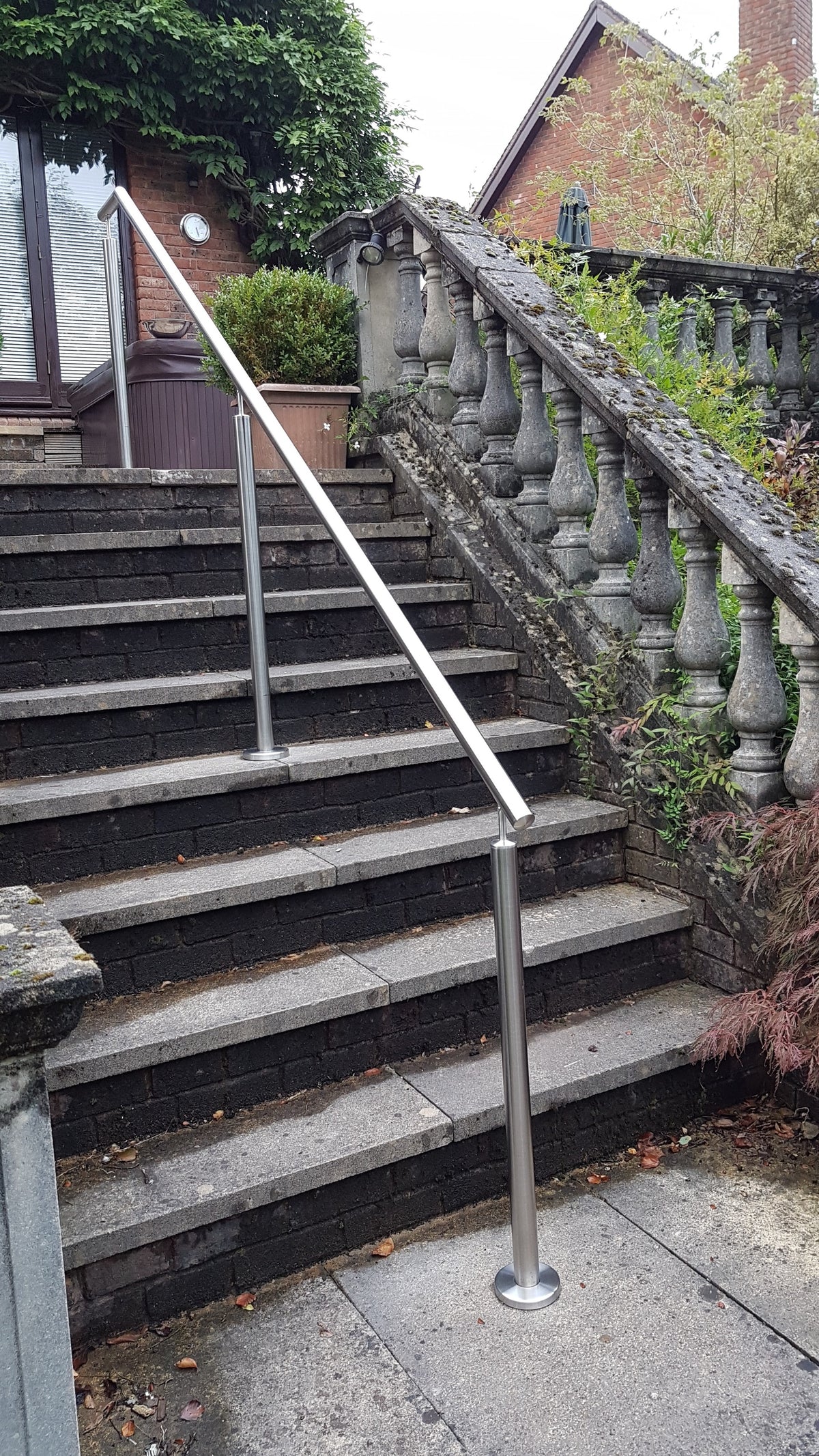 Stainless handrail system on base plated posts