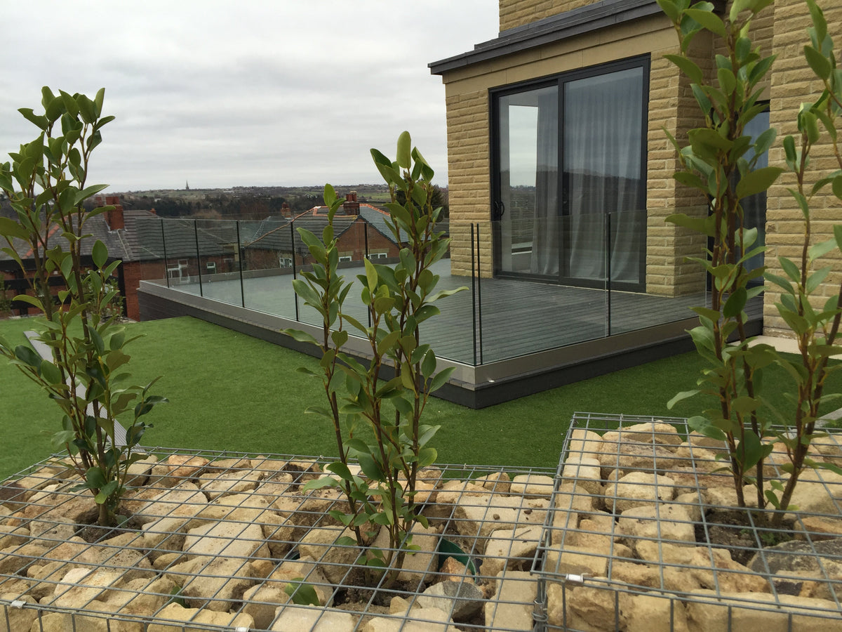 Frameless laminated glass balustrade with no handrail to a raised roof terrace