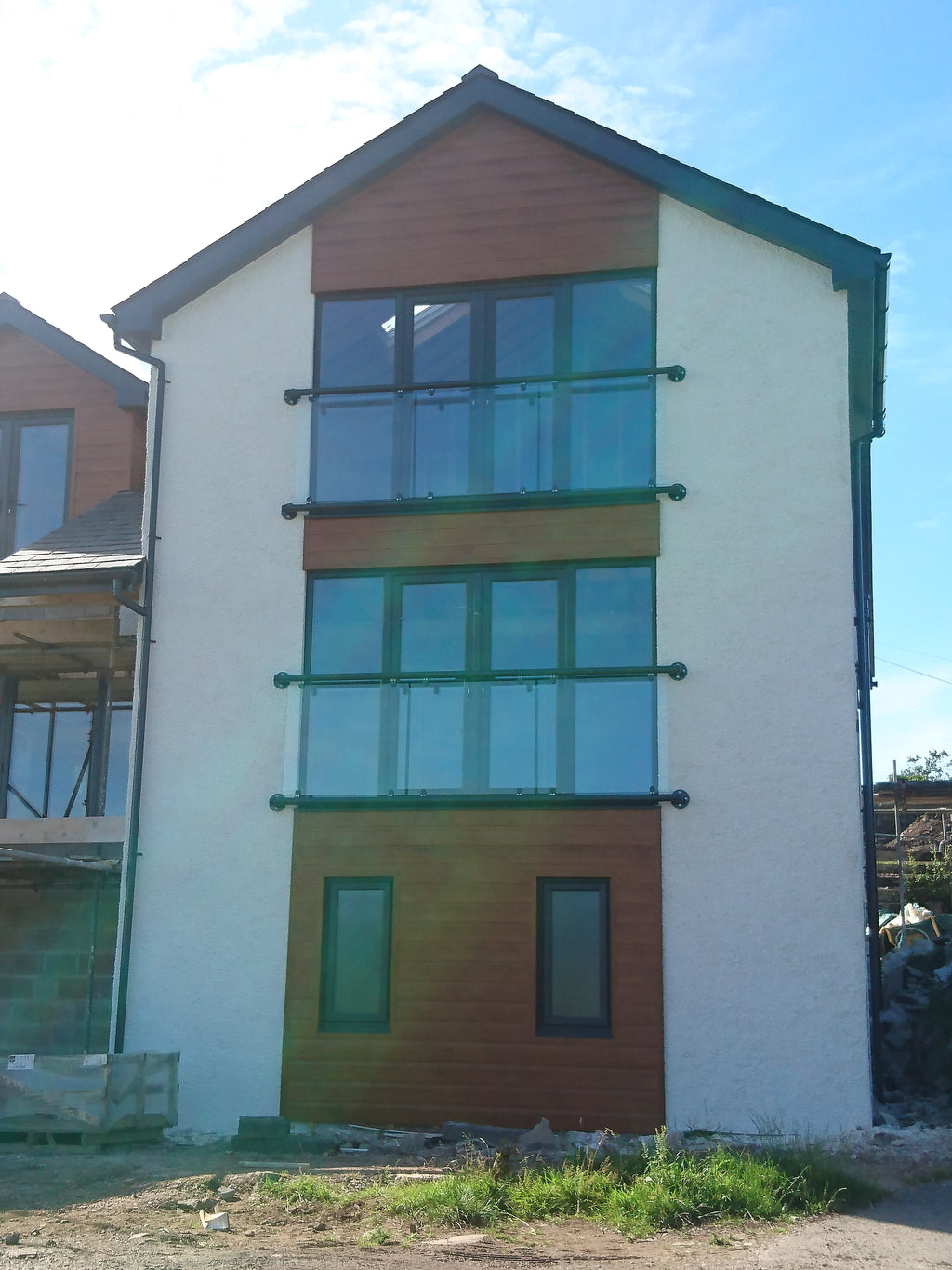 Wide span glass Juliet balcony, 60mm rails spanning without a post