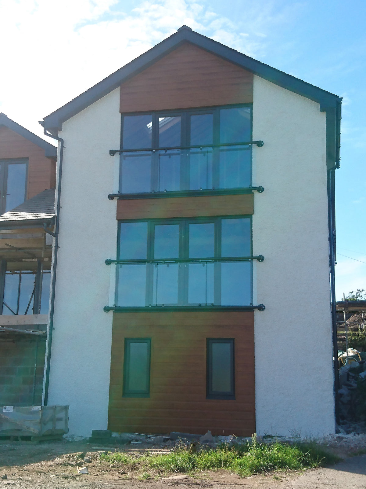 Wide span glass Juliet balcony, 60mm rails spanning without a post